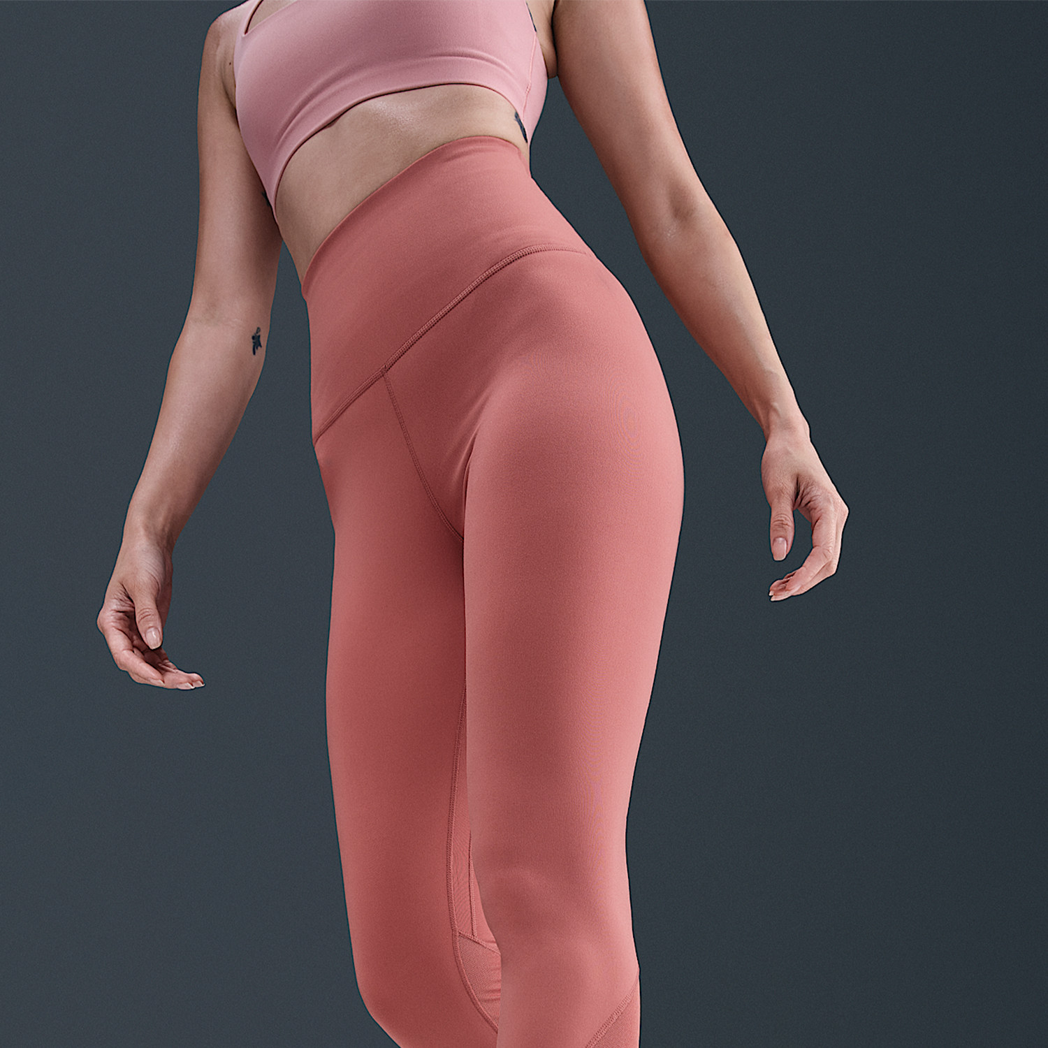 NIKE quick dry yoga topWrinkle - Yoga Daily Fitness recension och pris