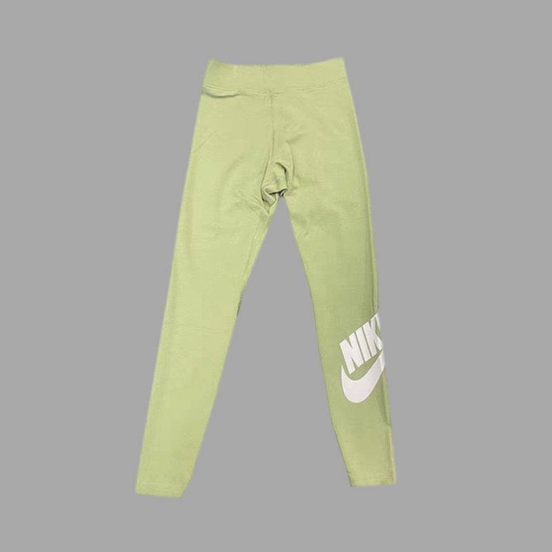 NIKE quick dry yoga topWrinkle - Yoga Daily Fitness recension och pris